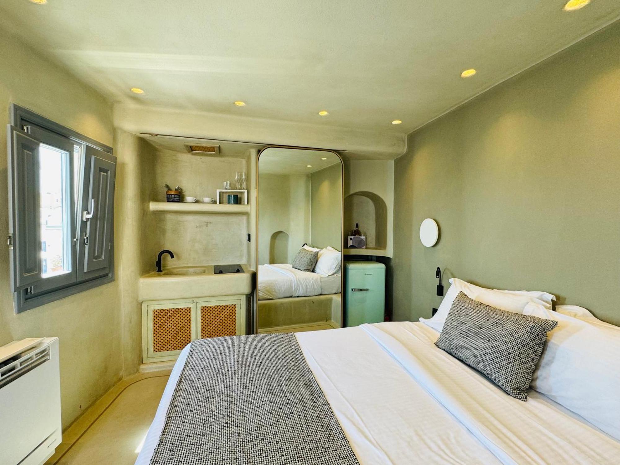Santoroia Luxury Suites By Caldera Houses Exterior photo